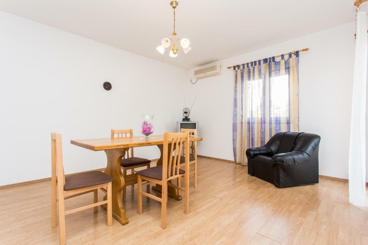 Apartman Justinic Šilo Exterior foto